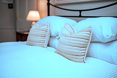 Farthings Hotel and Restaurant