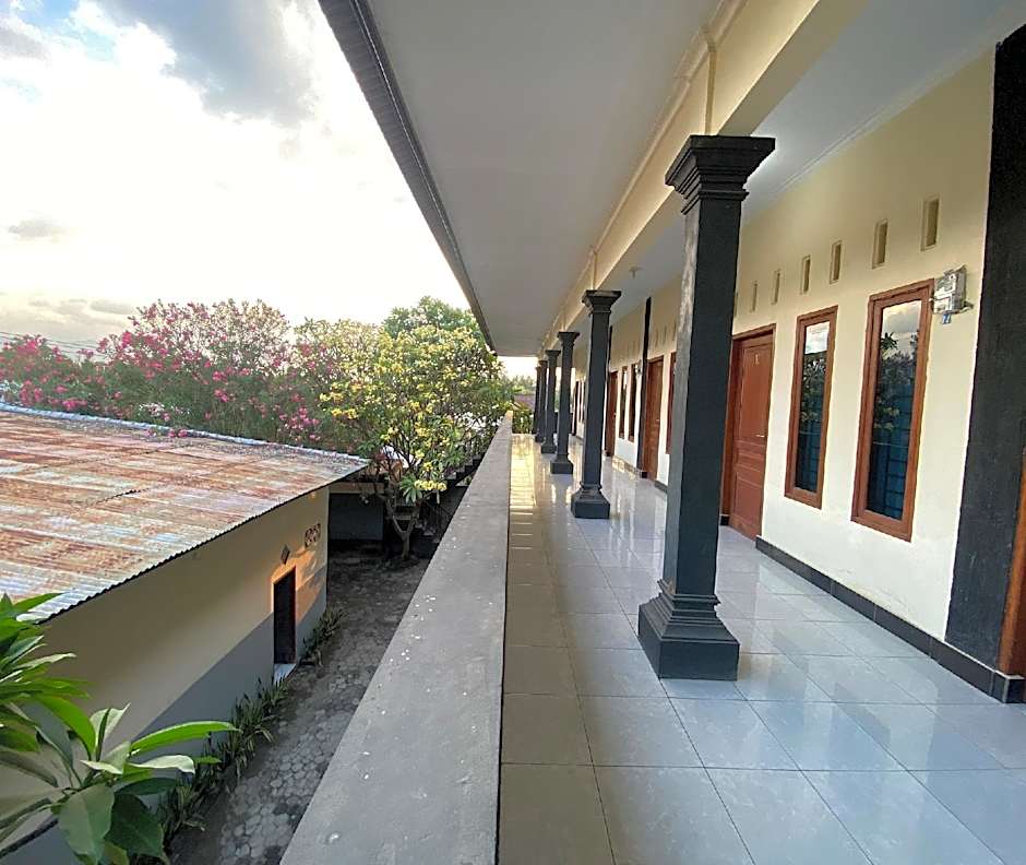 OYO Life 93155 Wisma Sarah