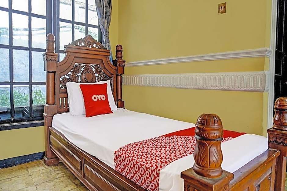 SPOT ON 91797 Mutiara Guest House