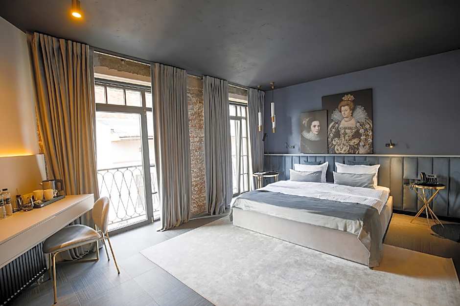 Photo 1 of 16 of Deluxe Executive 1 King Bed
