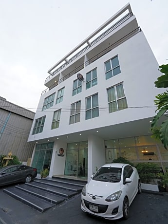 RoomQuest Bangkok Sukhumvit 50