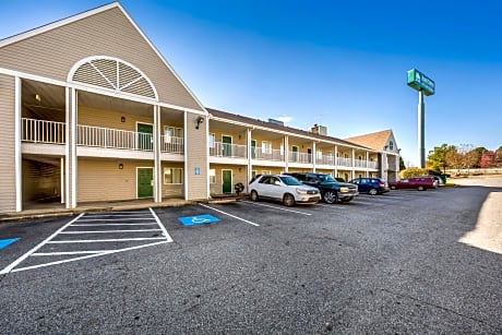 HomeTowne Studios by Red Roof Spartanburg - Asheville Highway