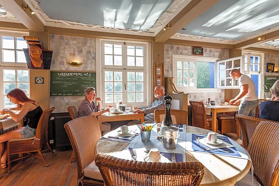 Boat Hotel De Barge