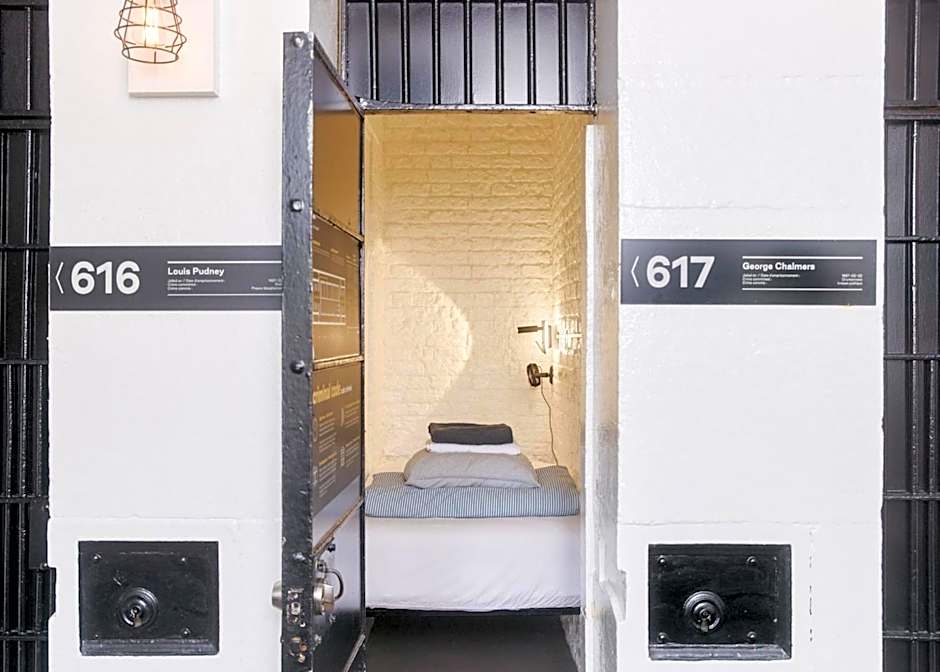Saintlo Ottawa Jail Hostel