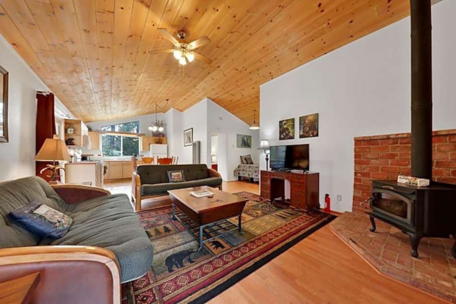 Silver Pines Lodge