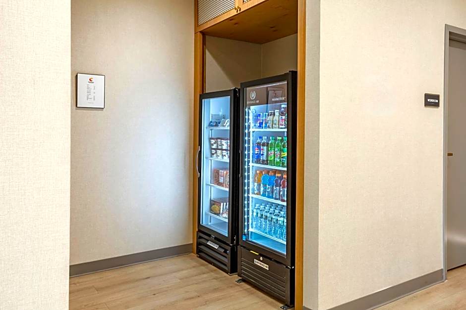 Comfort Inn & Suites Newark Liberty International Airport