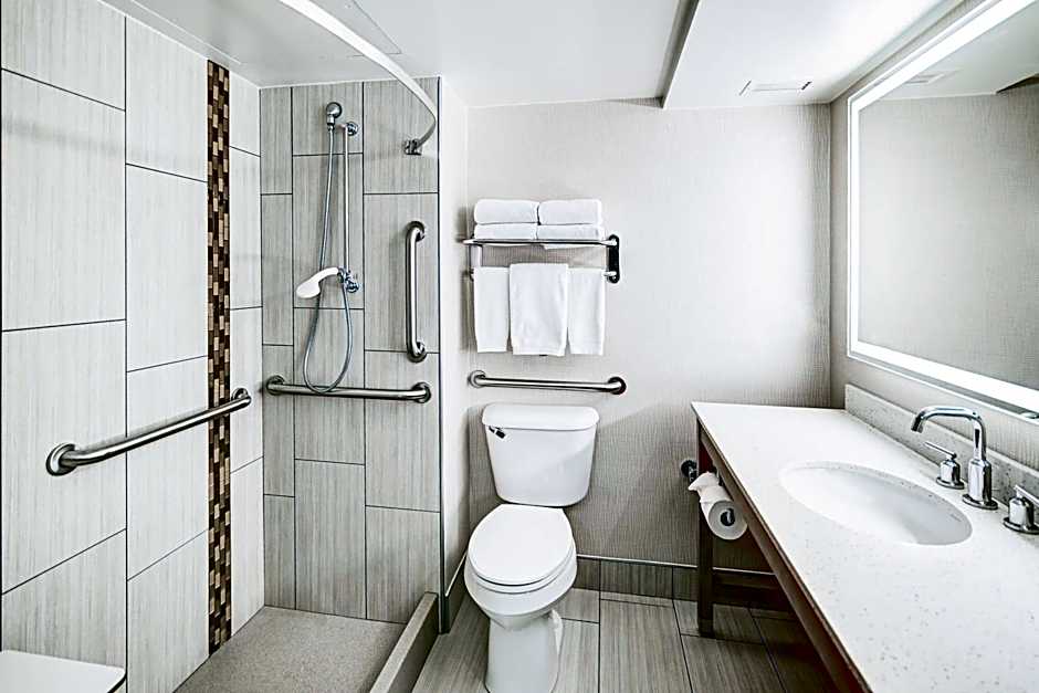 DoubleTree by Hilton Madison Downtown