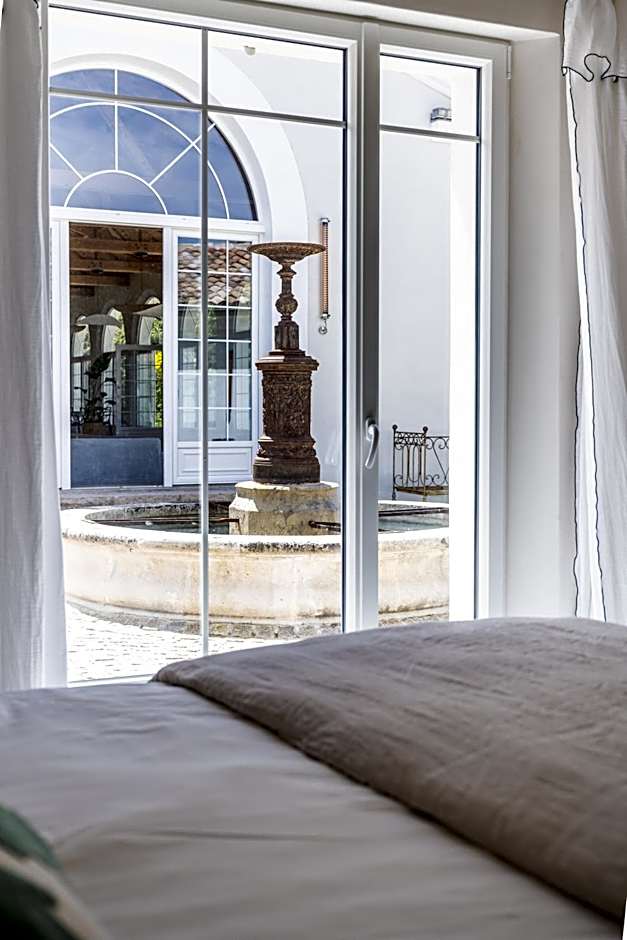 Secret d'Uzès - Place aux Herbes - Piscine chauffée et Jacuzzi