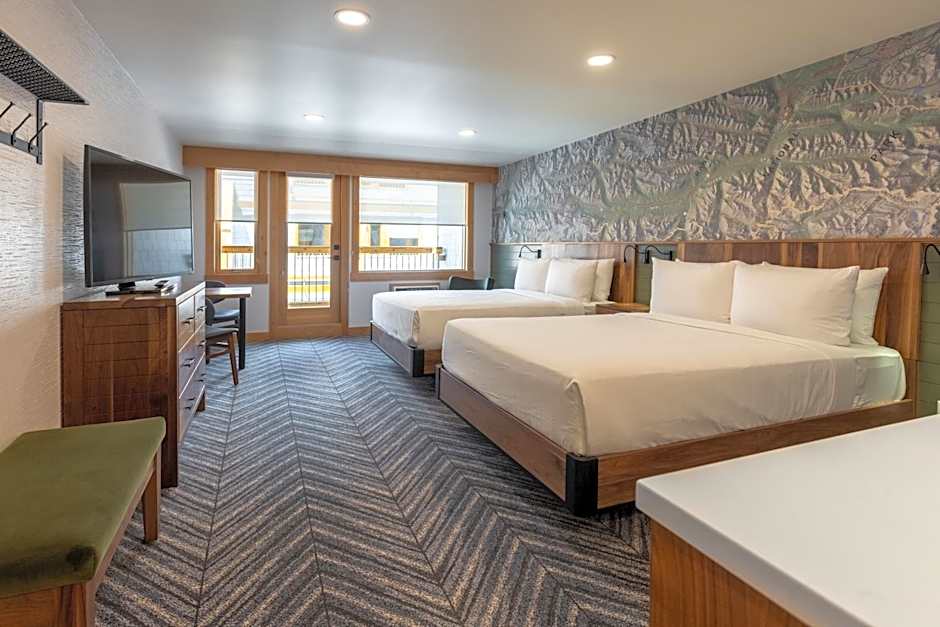 Hotel Canoe and Suites