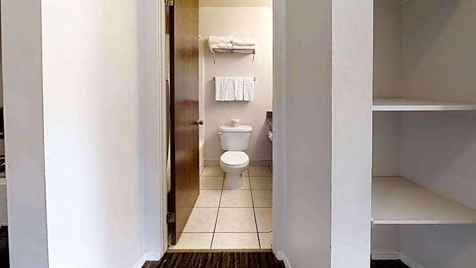 Recreation Inn and Suites Kelowna