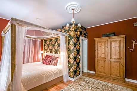 LUXa Charm House by LovelyStay