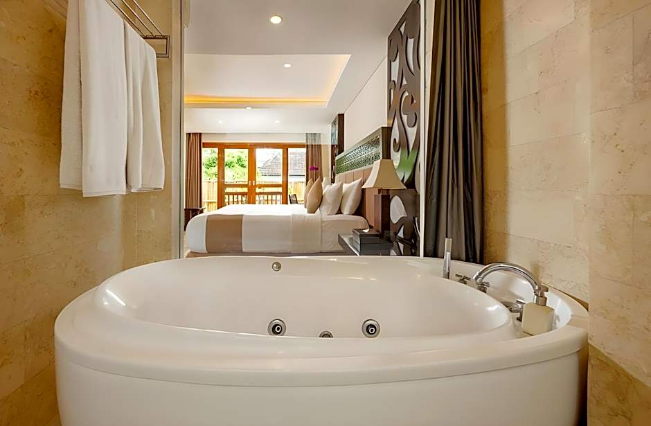 Modern 1BR w/ pool near Petitenget Beach Seminyak