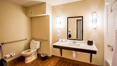 King Suite - Disability Access with Roll-in Shower