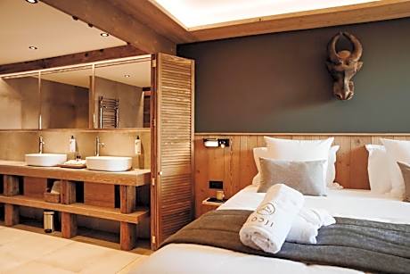Suite with Hot Tub