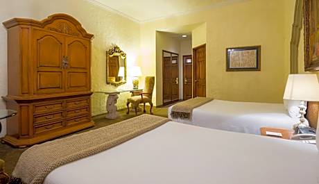 Master Suite Two Beds