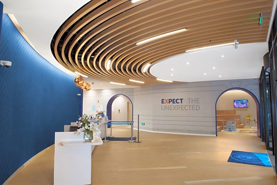 HOLIDAY INN EXPRESS Shanghai Tourism Zone