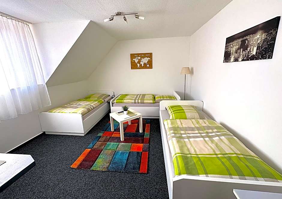 Foto 1 di 14 di Triple Room with Private Bathroom