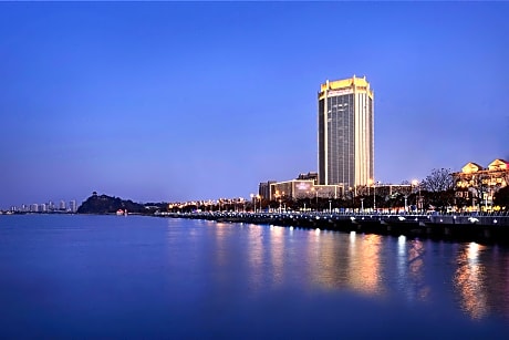 Crowne Plaza Zhenjiang By IHG