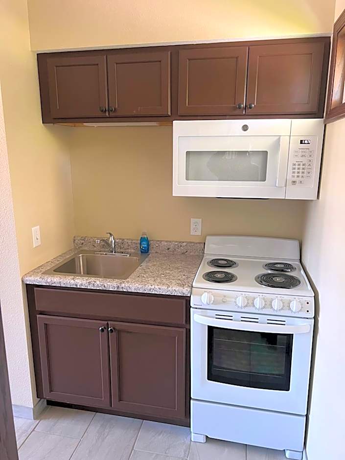 All Star Inn & Suites
