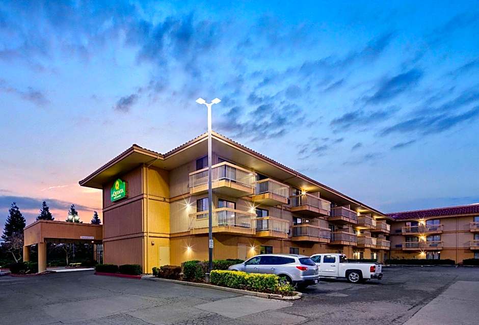 La Quinta Inn & Suites by Wyndham Hayward Oakland Airport