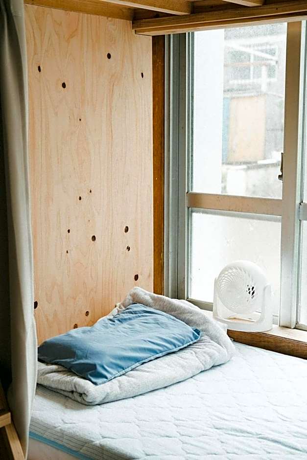 交流型ゲストハウス伊良部ジャーニーインIrabu Joureny INN#毎日みんなで夕食会#ゲストさんは20-30代が中心#海徒歩1分#空港車で5分#本格フィンランドサウナ付き#海と星と夕日が見える屋上あり