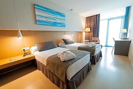 Double or Twin Room with Sea View