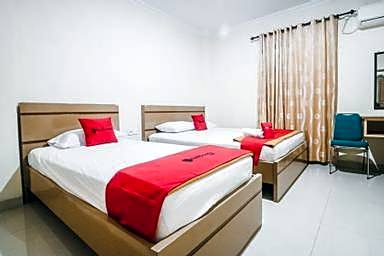 RedDoorz Plus near WTC Batanghari Mall