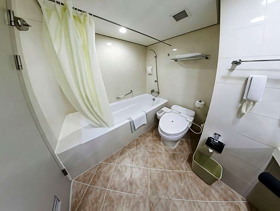 Gumi Century Hotel