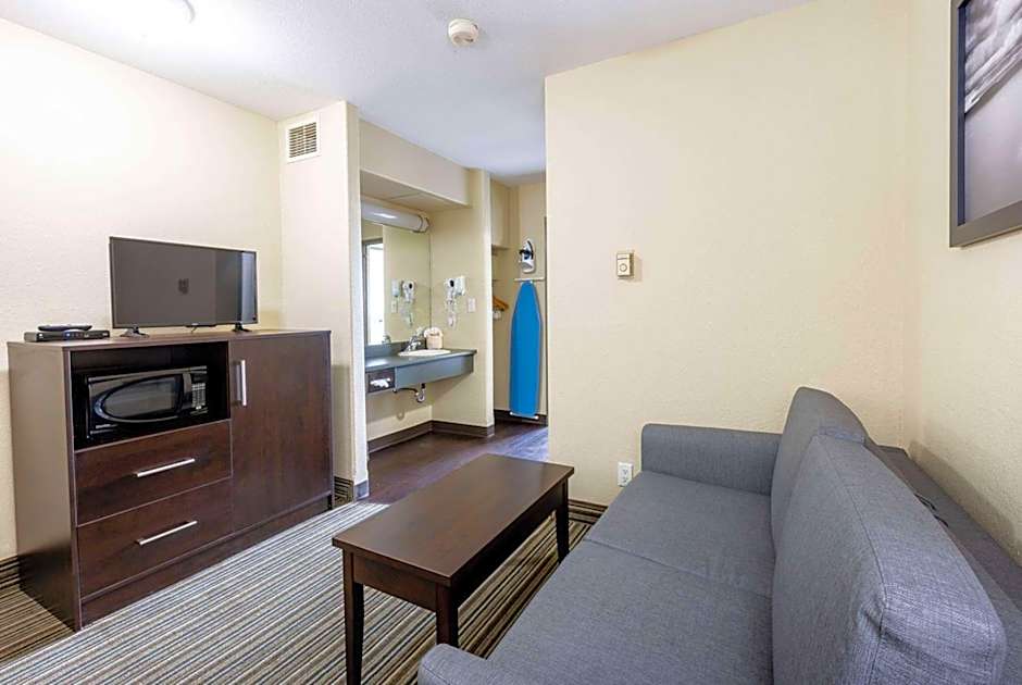 Super 8 by Wyndham Truro NS