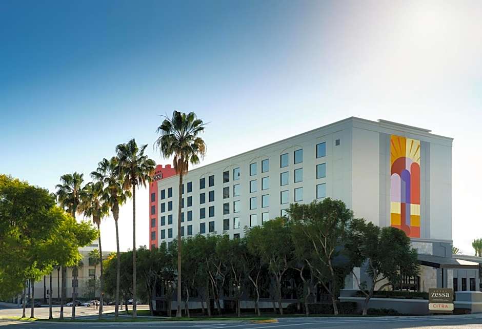 Hotel Zessa Santa Ana - a DoubleTree by Hilton