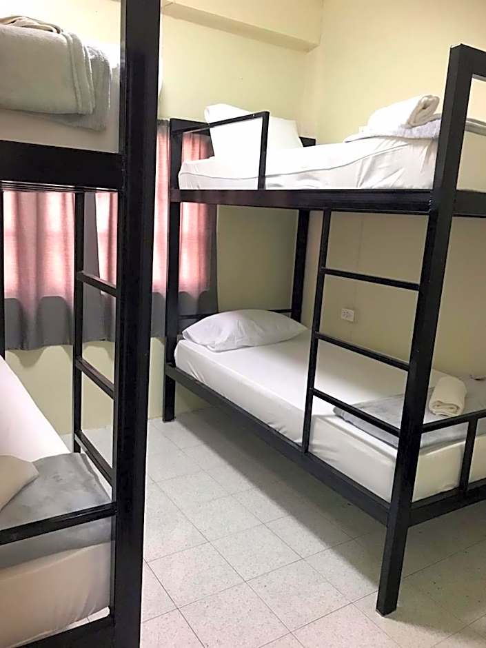 Holiday Phangan - Hostel & Bar