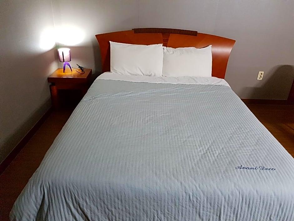 Seongsanpo Sky Hotel