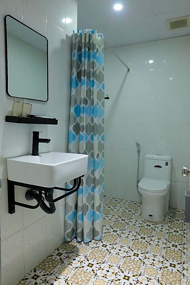 LA VIE EN ROSE HOTEL 2