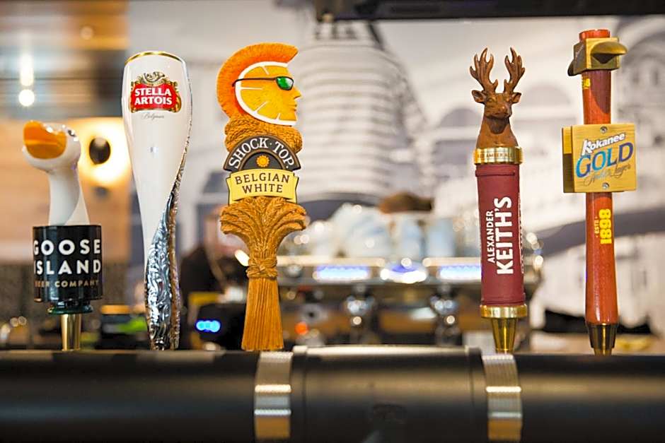 Holiday Inn Hotel & Suites Calgary South - Conference Ctr By IHG