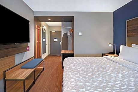 1 King Hearing Accessible