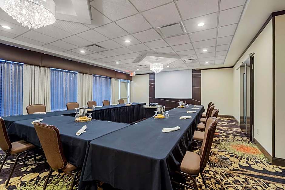 Best Western Premier Denham Inn & Suites
