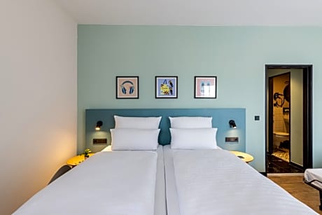 Queensize Room