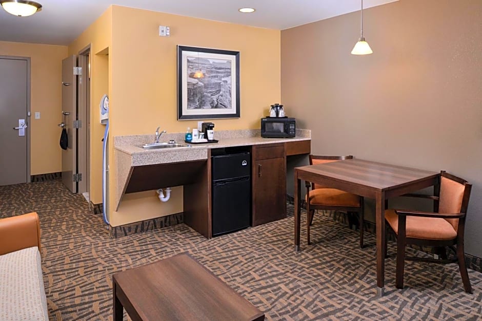 Holiday Inn Express & Suites Page Lake Powell Area By IHG
