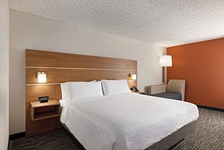 1 King Standard Mobility Accessible Tub