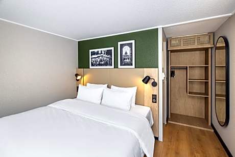 Superior Room - 1 King Bed