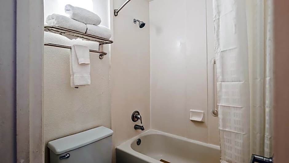 Ramada by Wyndham Savannah Gateway