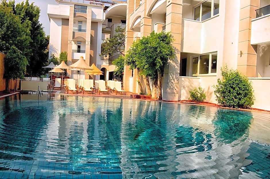 Two Seas Hotel