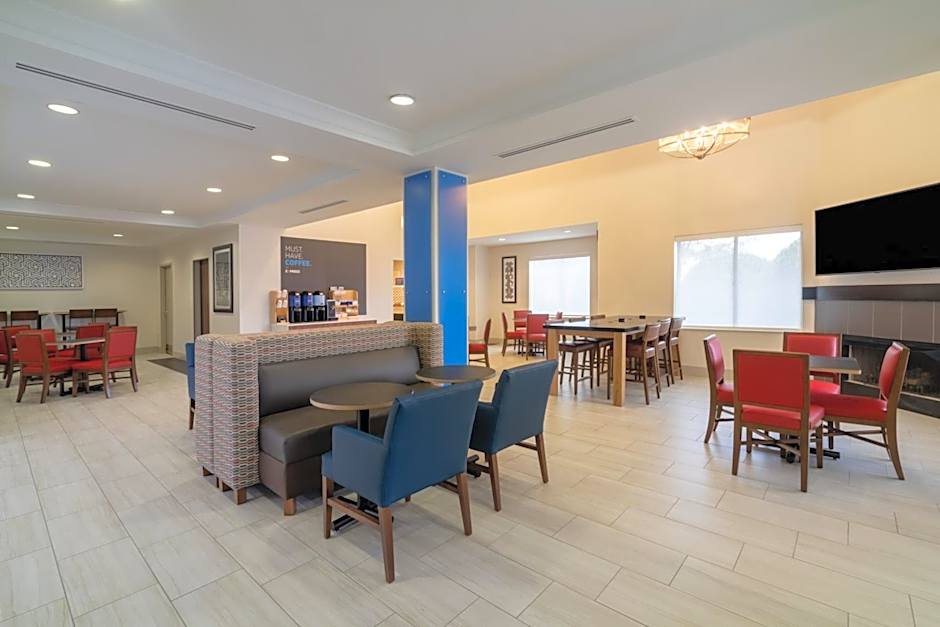 Holiday Inn Express Hotel & Suites Bluffton at Hilton Head Area By IHG