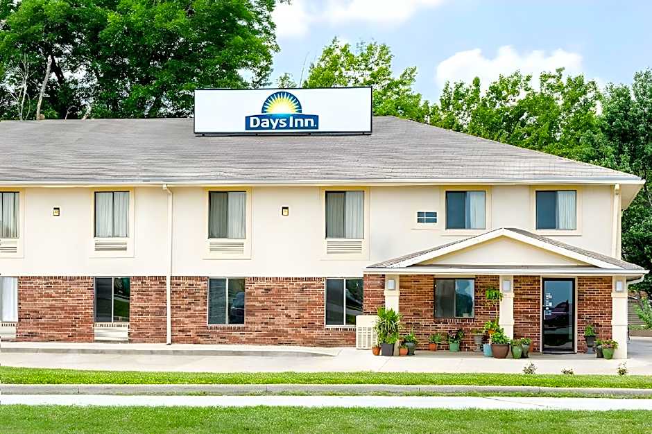 Super 8 by Wyndham Warrensburg