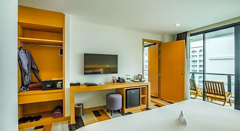 The Lunar Patong Hotel