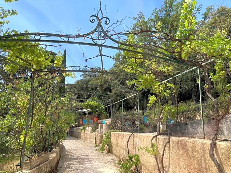 Les Horizons - SPA-JACUZZI - MASSAGE- SAUNA - 4 SAISONS - Piscine chauffée Toute l'année - 800m centre ville Nyons