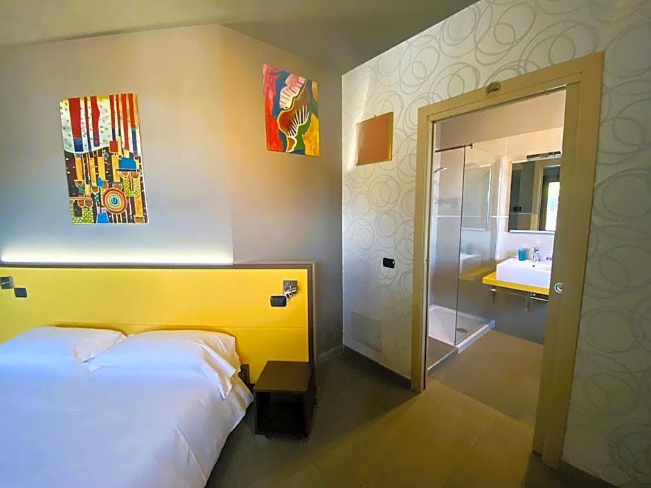 Vela di Soleville camere con e senza vista lago con ristorante & pizzeria