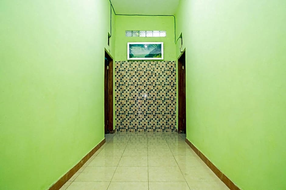 RedDoorz Syariah near Batu Night Spectacular 3