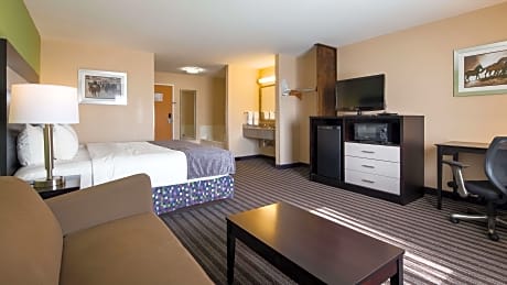 Suite-1 King Bed, Non-Smoking, Whirlpool, Sofa, Microwave And Refrigerator, Wi-Fi, Full Breakfast