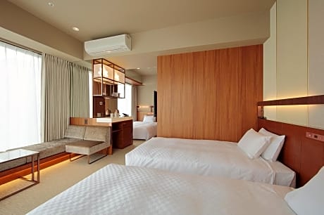 Corner Triple Room